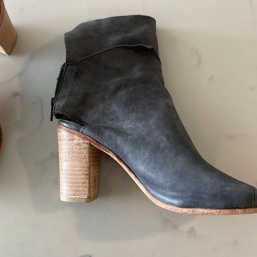 free people peep toe bootie / 39 / EUC